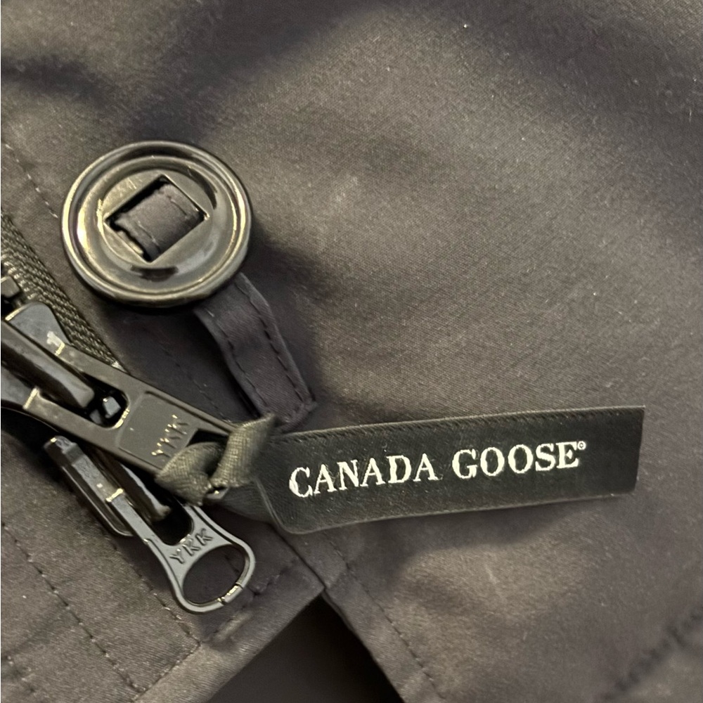 Canada Goose Women's Rossclair Jacket in Navy Size Small WITH FOX FUR TRIM - Picture 5 of 13